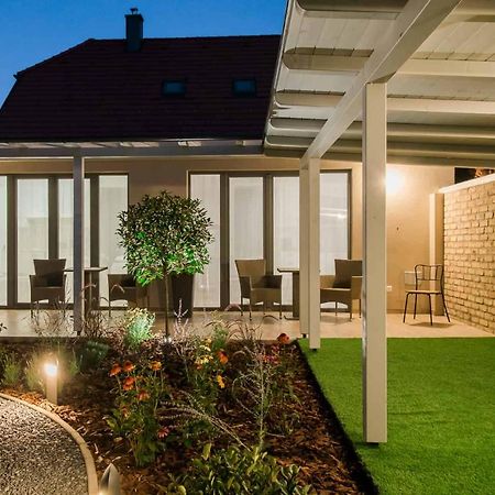 Villa Strokay - Few Minutes Walk From Lake Balaton Кестхей Экстерьер фото